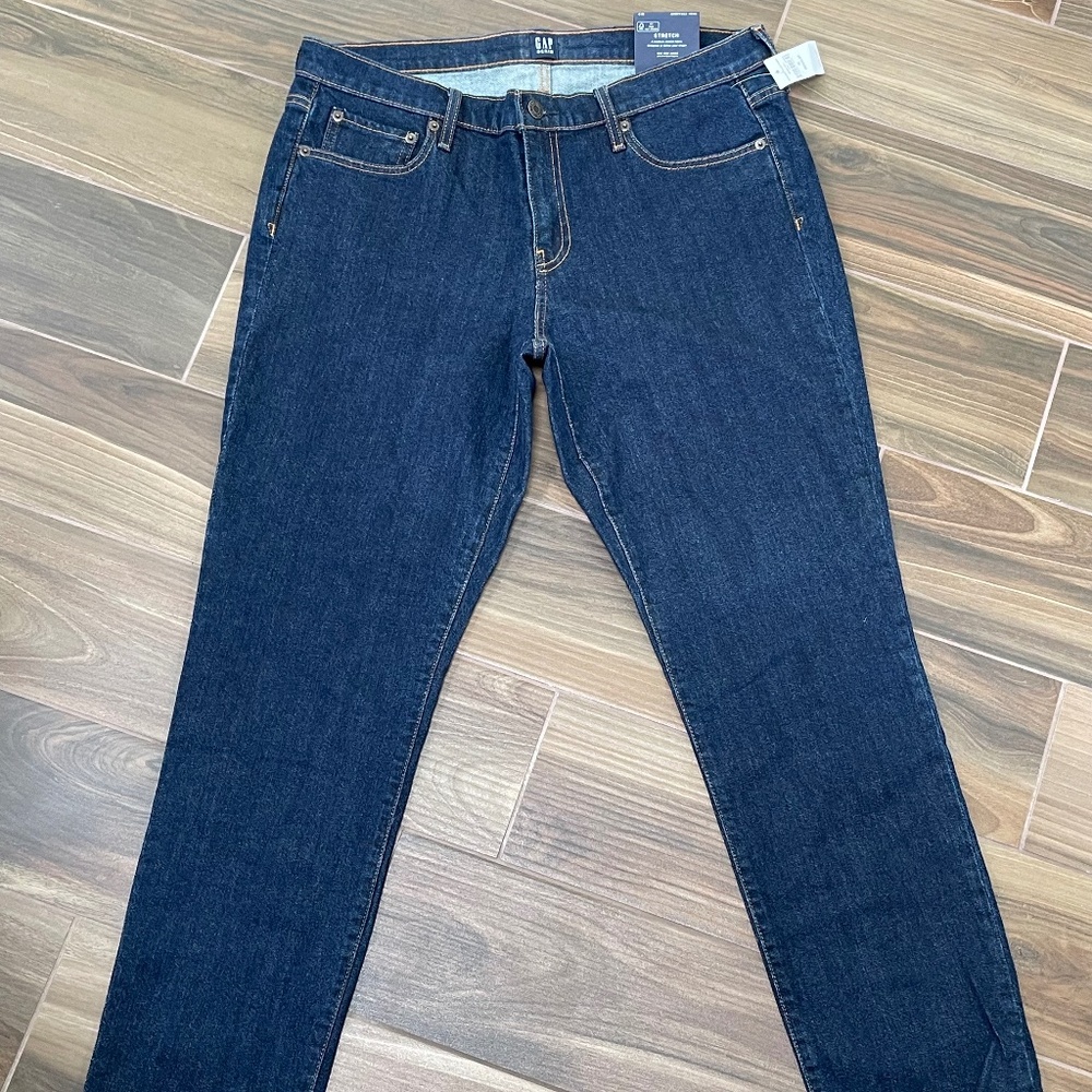 Gap - 1969 Real Straight Jeans in Size 32 (size 14)